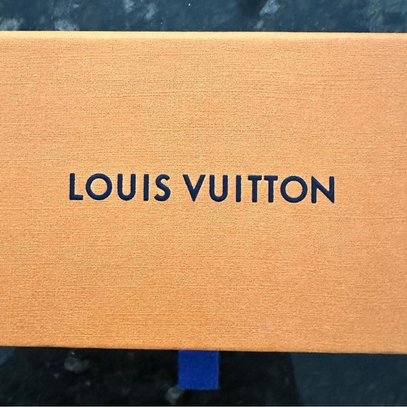 Authentic Small Louis Vuitton Storage Box and 4.5 yards of ribbon - Picture 5 of 8